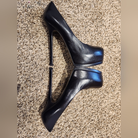 Yves Saint Laurent black leather pumps 38.5 - Picture 6 of 11